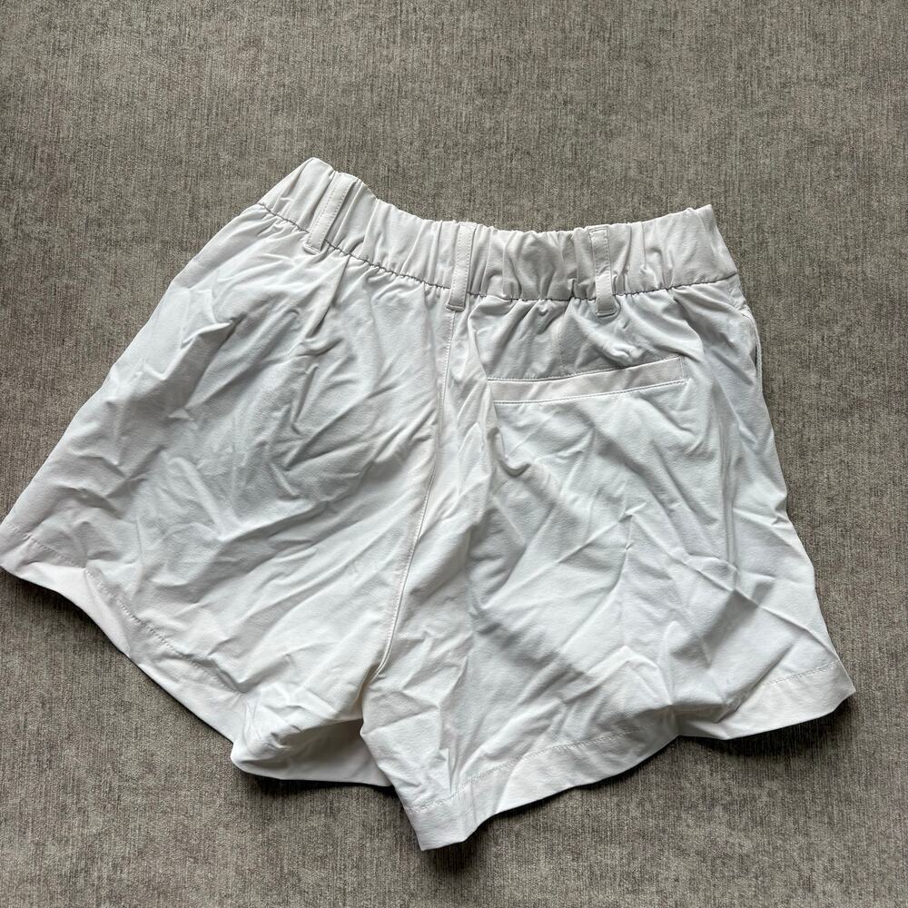 Vuori White Solar Shorts - Picture 4 of 4
